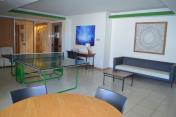 Hall del 7º con mesa de ping-pong